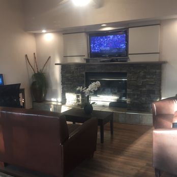 Econo Lodge Inn & Suites - Hotels Near Me - Lethbridge, Alberta Econo Lodge Inn & Suites - Hotels Near Me - Lethbridge, Alberta