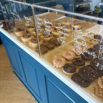 Mud Pie Vegan Bakery - Display case - Coffee & Tea Near Me - Mission, Kansas