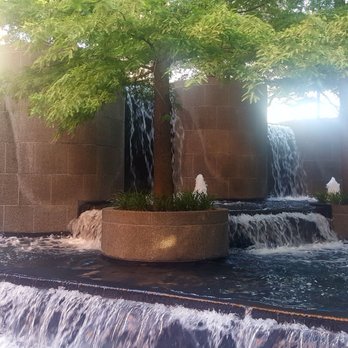 Fountain Place - Landmarks & Historical Buildings Near Me - Dallas, Texas