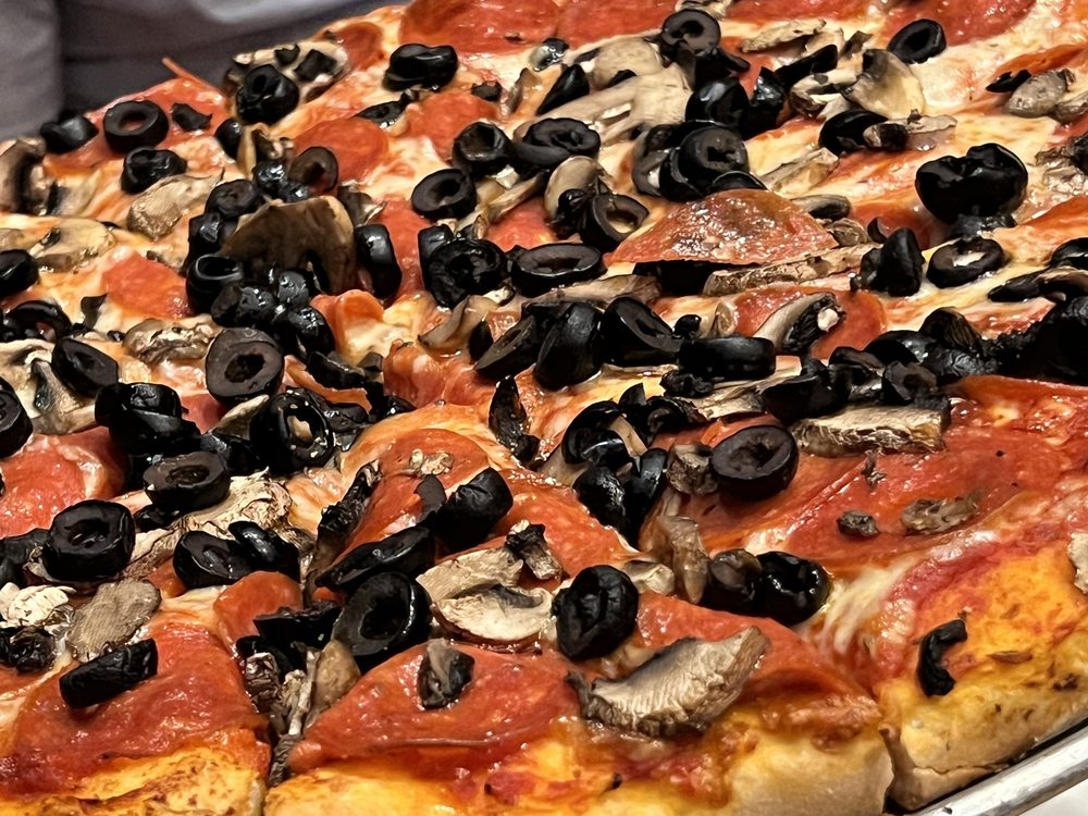 MICHELANGELO’S PIZZERIA Updated September 2024 226 Photos & 288