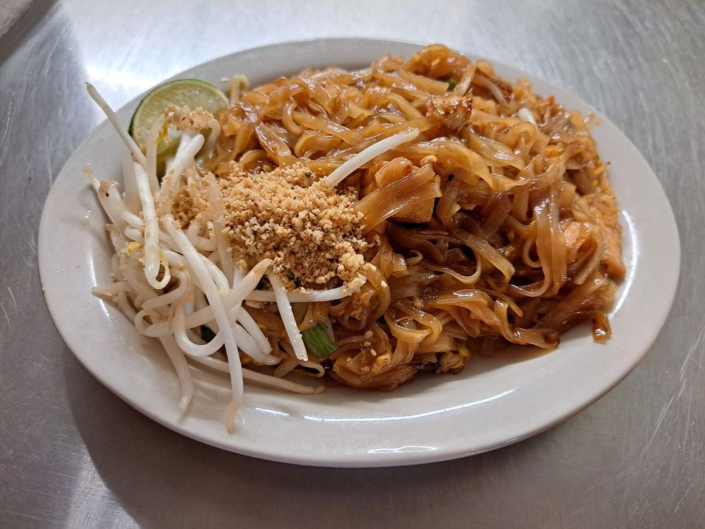 Lily's Thai Cafe Logo