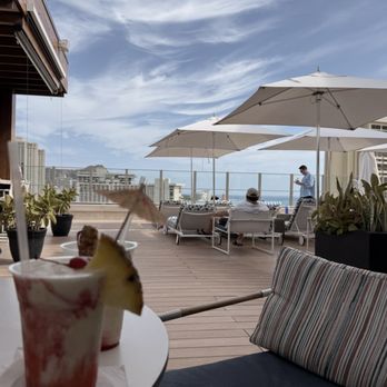 Na Lani Sky Lounge - Lava Flow - Lounges Near Me - Honolulu, Hawaii Na Lani Sky Lounge - Lava Flow - Lounges Near Me - Honolulu, Hawaii