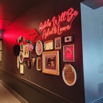 Thieves - Decor - Cocktail Bars Near Me - Indianapolis, Indiana