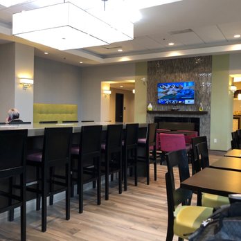 Hampton Inn by Hilton Timmins - Nice breakfast/ lobby working area. - Hotels Near Me - Timmins, Ontario Hampton Inn by Hilton Timmins - Nice breakfast/ lobby working area. - Hotels Near Me - Timmins, Ontario