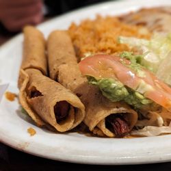 El Rodeo - Taquitos plate