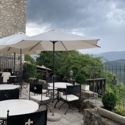Château de Trigance - Outside dining