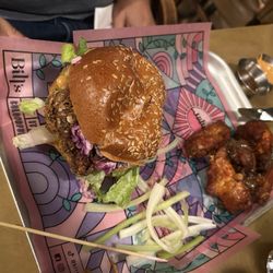 Bill's - Honey mustard chicken burger with wings
