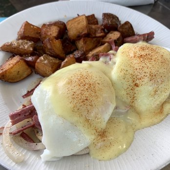 Bogart's Cafe - Eggs Benedict with corned beef. Potatoes were on point! - Breakfast & Brunch Near Me - Honolulu, Hawaii