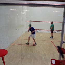 Negundo Sports - 1 van de 4 squash--courts