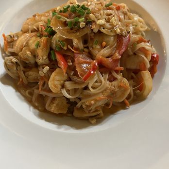 Confisco Grille & Backwater Bar - Pad Thai - Bars Near Me - Orlando, Florida Confisco Grille & Backwater Bar - Pad Thai - Bars Near Me - Orlando, Florida