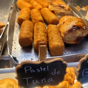 El Brazo Fuerte Bakery - pastries and pastries - Bakeries Near Me - Miami, Florida