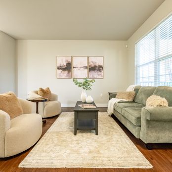 Central Park at Metropolis - Central Park Wall Street Lux Living Room - Apartments Near Me - Plainfield, Indiana Central Park at Metropolis - Central Park Wall Street Lux Living Room - Apartments Near Me - Plainfield, Indiana
