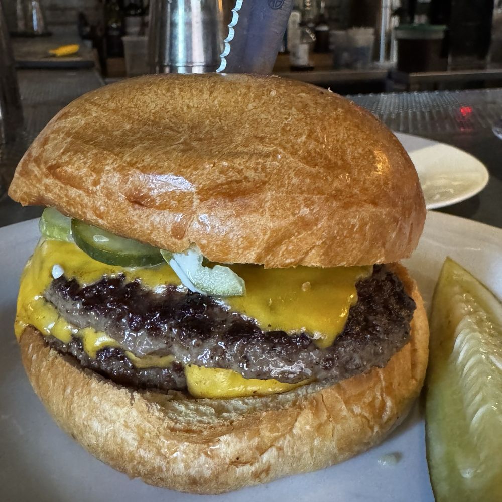 Au Cheval - Single Cheeseburger ($16.99) - Bars Near Me - Chicago, Illinois