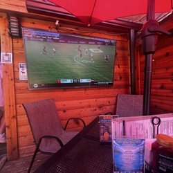 TV's by the tables outside