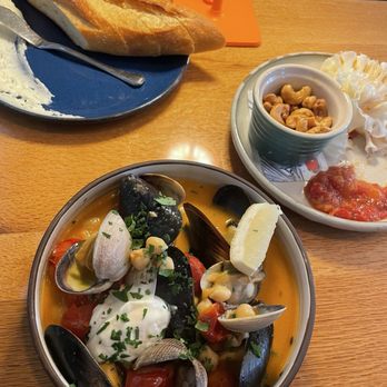 L'Orange - Mussels and clam. Get the side of bread so you can soak up all that good sauce! - Salad Near Me - Portland, Oregon L'Orange - Mussels and clam. Get the side of bread so you can soak up all that good sauce! - Salad Near Me - Portland, Oregon