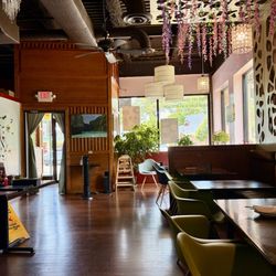 Khao Hom Thai and Sushi Restaurant