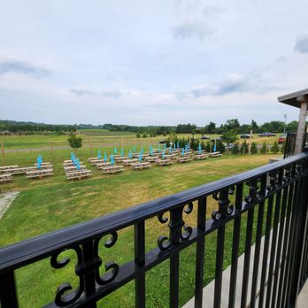 Fox Hollow Vineyards - Wine Tasting Room Near Me - Holmdel, New Jersey