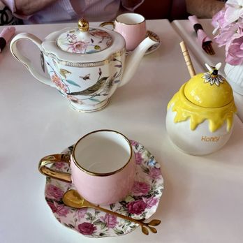 Mrs Coco - So cute. All the tea ware and "hunny" pot. - Cafes Near Me - Henderson, Nevada