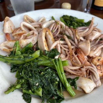 Primavera Pub - Shrimp, calamari and broccoli rabe YUMMMm!! - Portuguese Near Me - Hartford, Connecticut