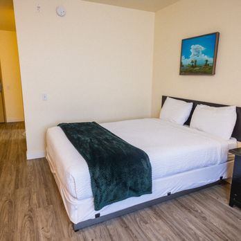 Sleep Suite Motel - One Queen Accessible Room - Hotels Near Me - Steinbach, Manitoba Sleep Suite Motel - One Queen Accessible Room - Hotels Near Me - Steinbach, Manitoba