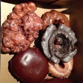 Top Pot Doughnuts - Apple fritter, Bavarian creme, old fashion glazed, old fashion chocolate, chocolate bar, and old fashion salted caramel - Bakeries Near Me - Seattle, Washington Top Pot Doughnuts - Apple fritter, Bavarian creme, old fashion glazed, old fashion chocolate, chocolate bar, and old fashion salted caramel - Bakeries Near Me - Seattle, Washington