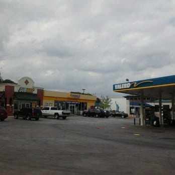 Valero - Front of the store - Convenience Stores Near Me - San Antonio, Texas Valero - Front of the store - Convenience Stores Near Me - San Antonio, Texas