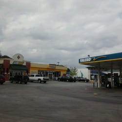 Valero - Front of the store