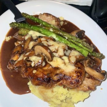 Oxford Tavern - Forgot what this was but the sauce was amazing - Italian Near Me - Barrington, Rhode Island