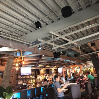 Moku Kitchen - Lunch time crowd - Cocktail Bars Near Me - Honolulu, Hawaii Moku Kitchen - Lunch time crowd - Cocktail Bars Near Me - Honolulu, Hawaii