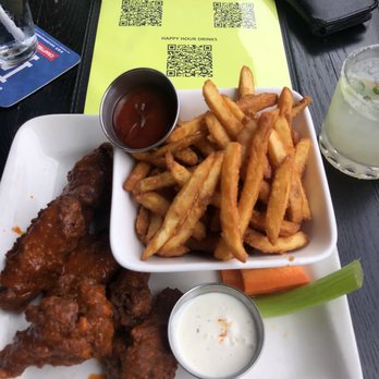 Morrison - Red Hot Morrison Wings & Morrison Fries w/ margarita - Gastropubs Near Me - Los Angeles, California