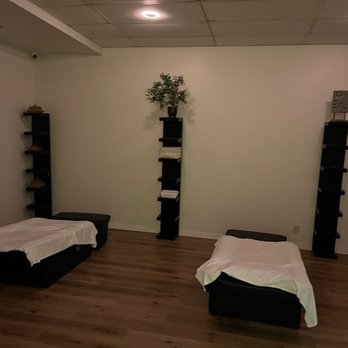 Playa Massage - this is the open area where people get the feet done not the private rooms were you get the massag - Massage Therapy Near Me - Playa Del Rey, California Playa Massage - this is the open area where people get the feet done not the private rooms were you get the massag - Massage Therapy Near Me - Playa Del Rey, California