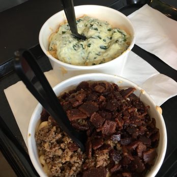 Mad Mac - Bacon Cheeseburger Mac & Spinach Artichoke Mac - Comfort Food Near Me - Nampa, Idaho Mad Mac - Bacon Cheeseburger Mac & Spinach Artichoke Mac - Comfort Food Near Me - Nampa, Idaho