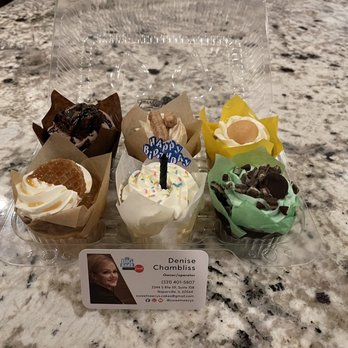 Sweetneecy's - Custom Cakes Near Me - Naperville, Illinois Sweetneecy's - Custom Cakes Near Me - Naperville, Illinois