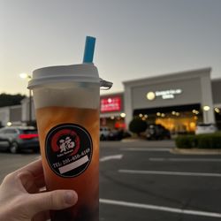 Fuku Ramen - 280 - Strawberry Boba tea