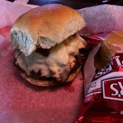 Jeff's Taproom & Grille - Bacon burger