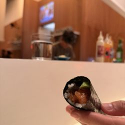 Pari Pari Handroll Bar - Salmon avocado roll