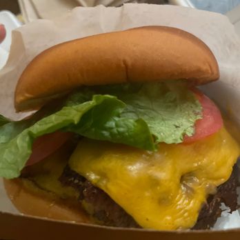 Shake Shack Winter Park - Cheeseburger - Burgers Near Me - Winter Park, Florida Shake Shack Winter Park - Cheeseburger - Burgers Near Me - Winter Park, Florida