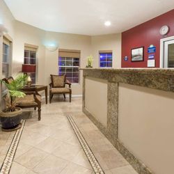 Days Inn by Wyndham Westley - Front Desk
