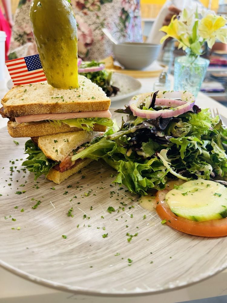 Voilà French Café