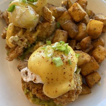 Chewie's Chicken & Biscuits - Fried chicken Benny - Sandwiches Near Me - Vancouver, British Columbia