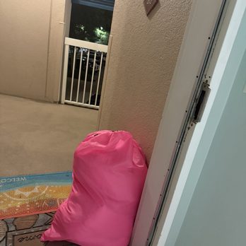 RealJoy Vacations - No one rang the doorbell to drop off "clean" sheets. - Vacation Rentals Near Me - Destin, Florida RealJoy Vacations - No one rang the doorbell to drop off "clean" sheets. - Vacation Rentals Near Me - Destin, Florida
