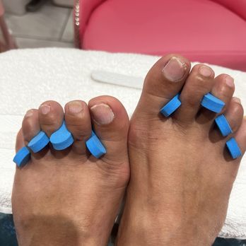 Pink Me Up Nails - What's in this photo is straight BS! The guy slaughtered my toes! - Nail Salons Near Me - Bellevue, Washington
