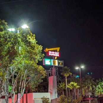 In-N-Out Burger - Drive-thru queue is long but fast - Fast Food Near Me - Millbrae, California
