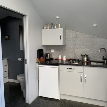 SkyScape - Kitchen for your egg frying needs - Bed & Breakfast Near Me - Ben Ohau, CAN
