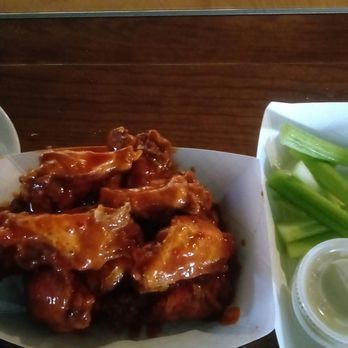 Frank and Ellie's Maple Inn - THE best wings in Lorain county.... - Dive Bars Near Me - Elyria, Ohio
