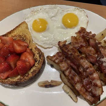 Cora - French toast - Breakfast & Brunch Near Me - Markham, Ontario