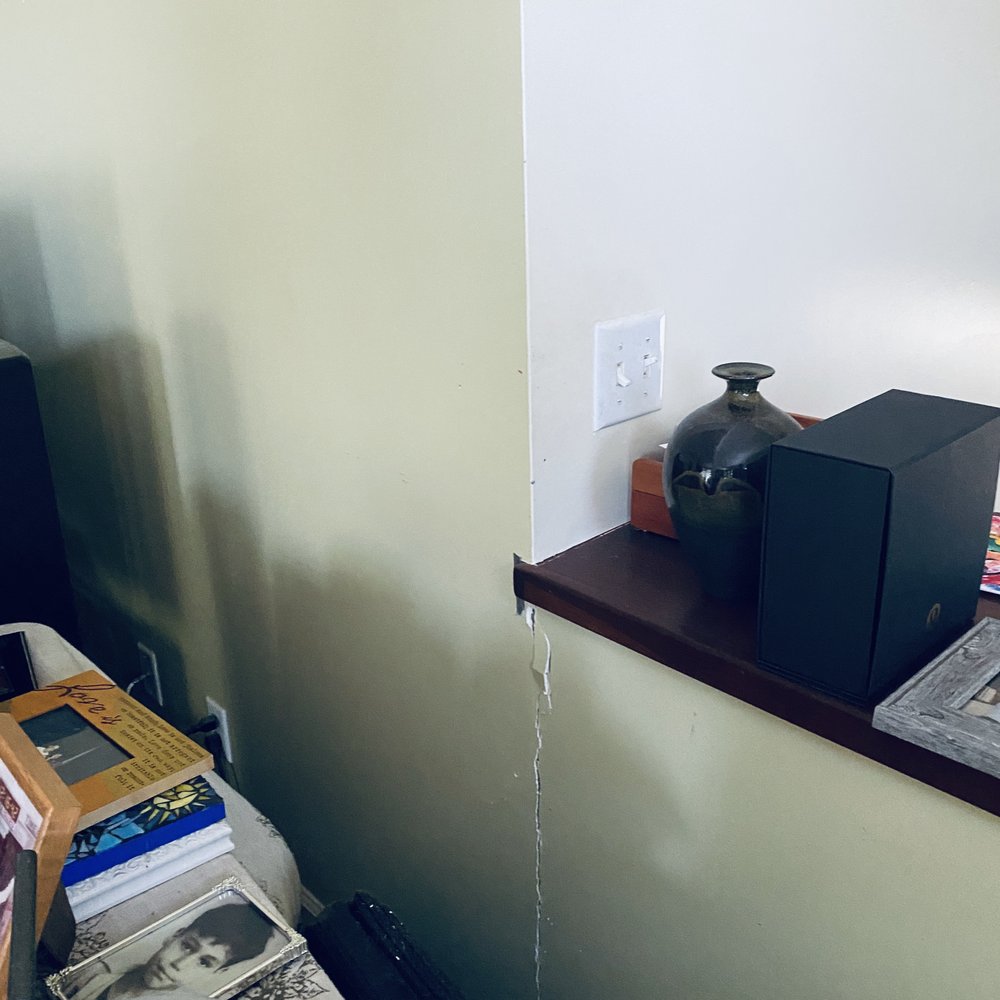 John's Handyman Services - Before photo. Crack running down wall. - Handyman Near Me John's Handyman Services - Before photo. Crack running down wall. - Handyman Near Me