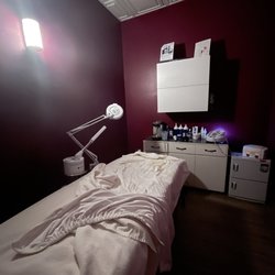 Face to Face Spa - Facial room.
