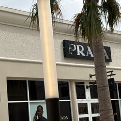 Prada Outlet - Storefront
