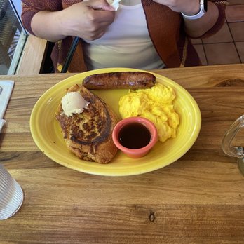Tower Cafe - Famous French Toast - Breakfast & Brunch Near Me - Sacramento, California